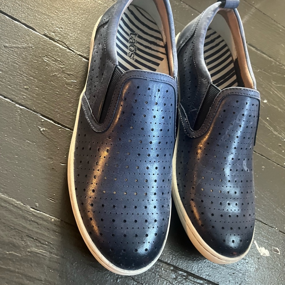 Taos Footwear Blue Sneakers with Breathable Design